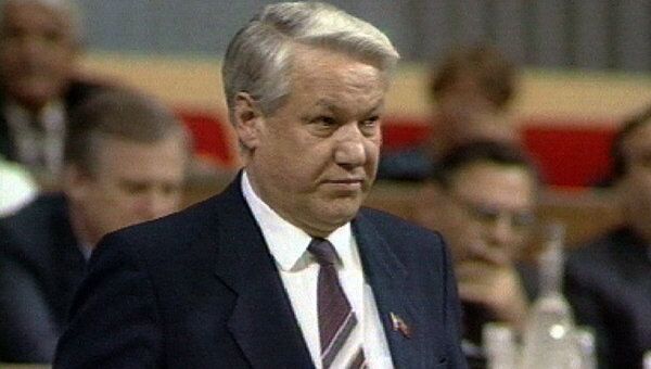 Борис Ельцин заявляет о своем выходе из КПСС в июле 1990 года