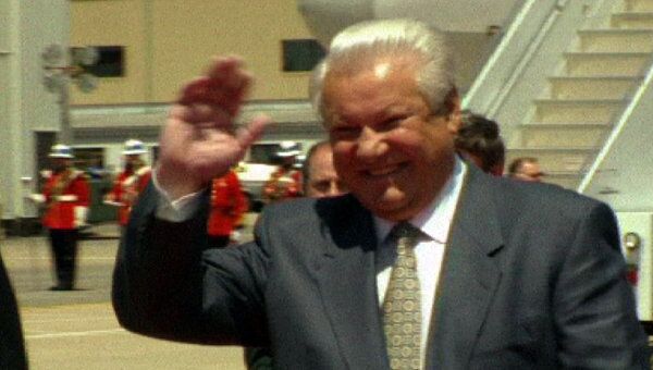 Канадцы овациями встретили Ельцина в Ванкувере. Архивные кадры