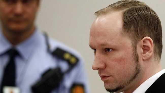 Обвиняемый в терроризме Андерс Брейвик в суде в Осло, 19 апреля