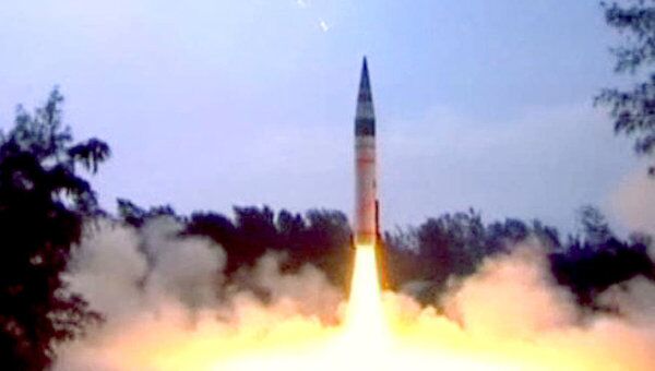 Индия подняла в воздух 50-титонную баллистическую ракету Агни-5