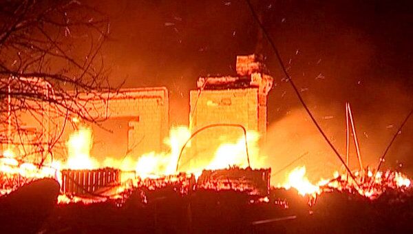 Лесной пожар стеной шел на забайкальский поселок. Кадры с места ЧП  