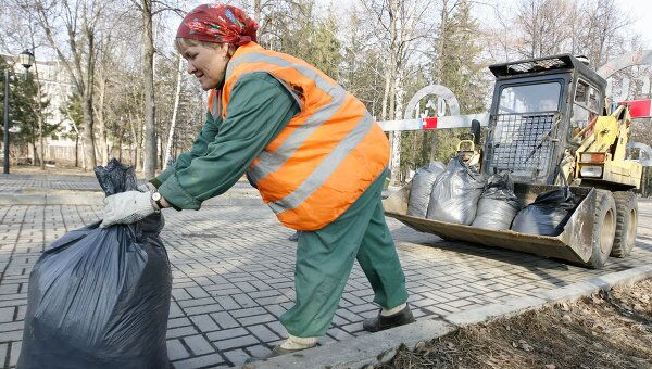 Санитарная милиция будет следить в Томске за состоянием мусорных контейнеров, качеством уборки дворов, выявлять нарушения правил благоустройства, отслеживать незаконную вырубку деревьев.