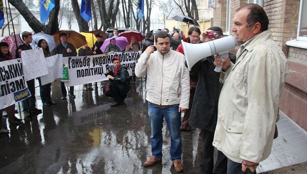 Киевские националисты протестуют против проката Матча на Украине