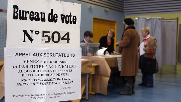 Местные жители голосуют на президентских выборах в Страсбурге