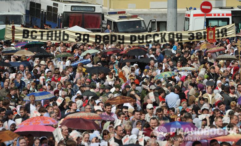 Крестный ход и молитвенное стояние в защиту веры, поруганных святынь, Церкви и ее доброго имени