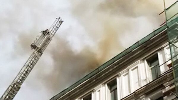 В центре Москвы загорелась недостроенная гостиница