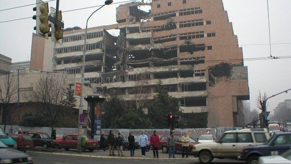 Разрушенное здание в Белграде в ходе войны НАТО против Югославии. Архив