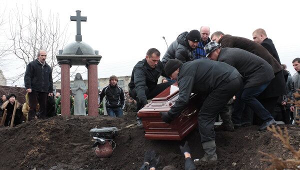 Похороны жертв массового убийства в Ставрополе