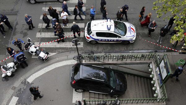 Автомобиль случайно заехал на лестницу метро во Франции