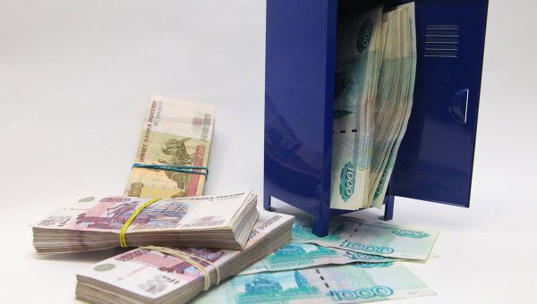 Рубль вырос в начале торгов на 7 коп к доллару и на 10 коп к евро
