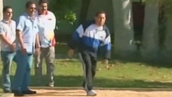 Чавес игрой в шары с министрами продемонстрировал свое самочувствие