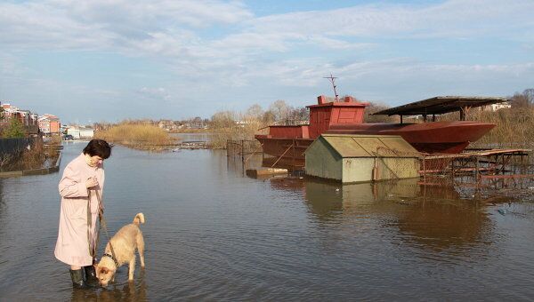 Река Вологда затопила улицы и участки микрорайона Прибрежный