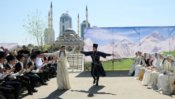 Конкурс Ярмарка традиций на главной площади столицы Чечни. Архив