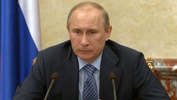 Путин попросил министров продолжить работу по сдерживанию тарифов ЖКХ