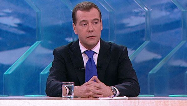 Сотрудников полиции нужно воспитывать - Медведев о реформе МВД