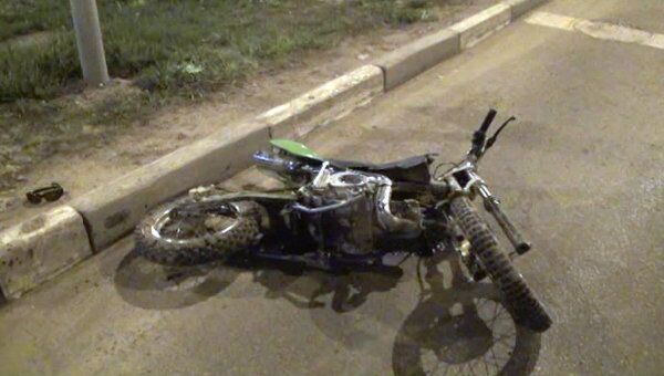 На юге Москвы мотоцикл столкнулся с ВАЗ 2104