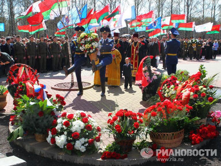 Церемония возложения цветов к мемориалу Жертвам Чернобыля в Минске