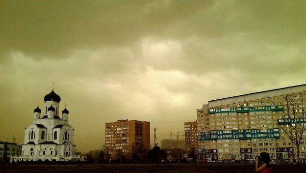 Зеленое небо над Москвой 