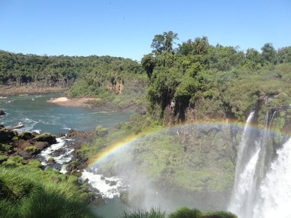 Во многих местах на водопадах образутеся радуга - результат 