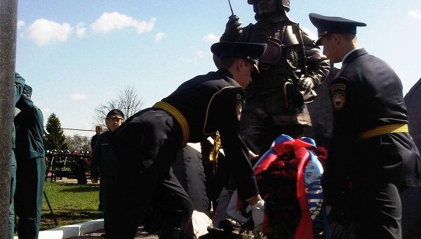Церемония открытия памятного монумента Герою России полковнику внутренней противопожарной службы МЧС Евгению Чернышеву