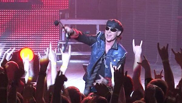 Scorpions зажгли на сцене во время прощания с российской публикой