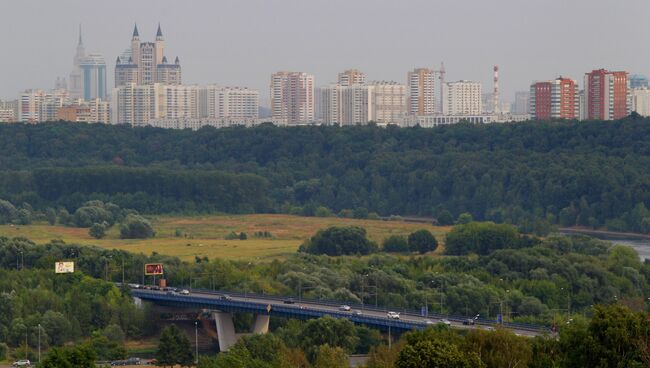 Вид на Крылатский мост и район Фили-Давыдково. Архив