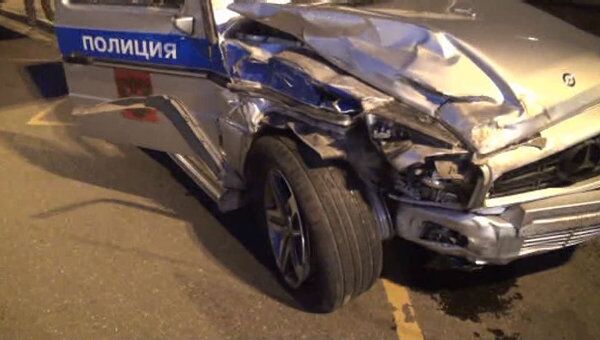 Полицейский Merсedes попал в аварию на Кутузовском проспекте