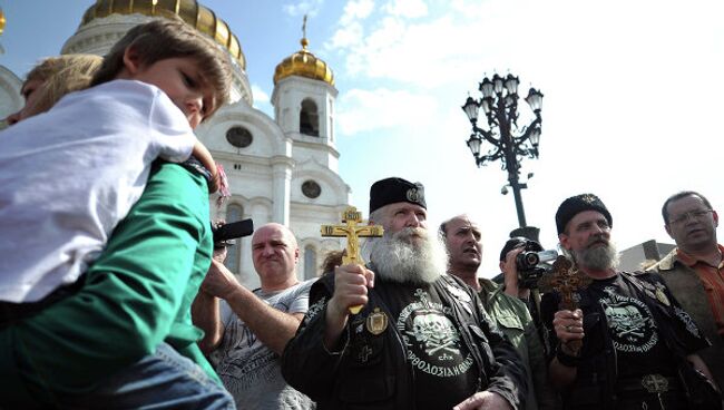 Акция у храма Христа Спасителя в Москве