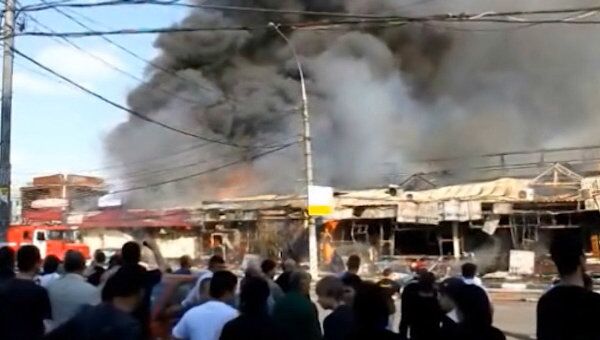 На месте происшествия: серия взрывов на Украине и пожар на рынке в Москве 