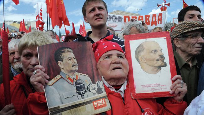 Первомайские шествие и митинг КПРФ в Москве