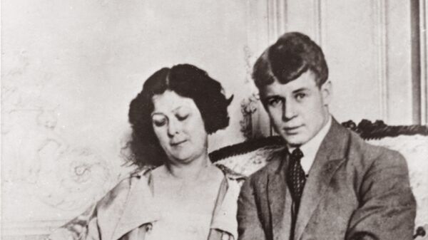 Сергей Есенин и Айседора Дункан в Берлине. Фото сделано в мае-июне 1922 года