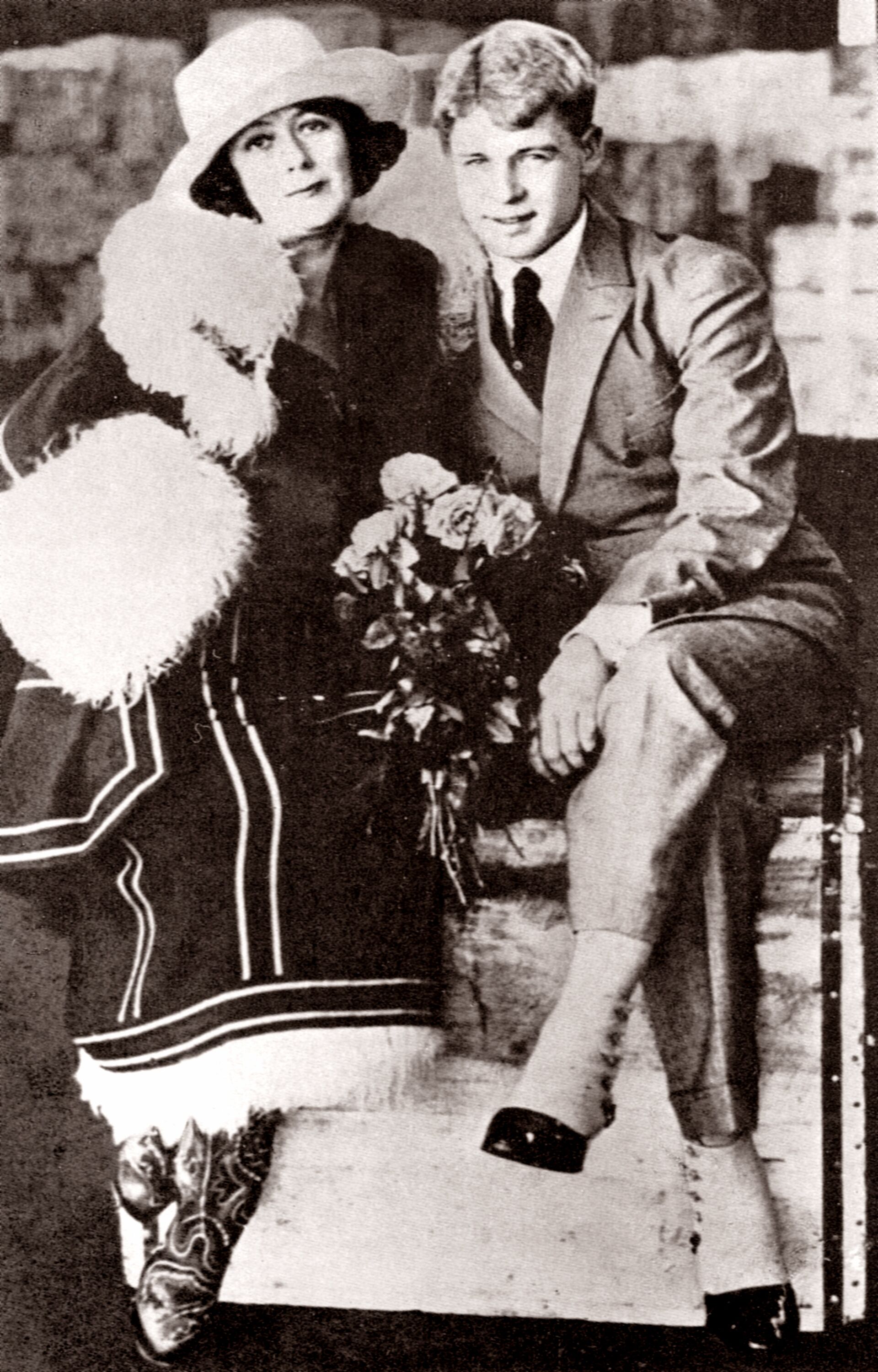 Сергей Есенин и Айседора Дункан на пароходе Paris во время путешествия в США. Фото сделано 1 октября 1922 года - РИА Новости, 1920, 01.10.2021