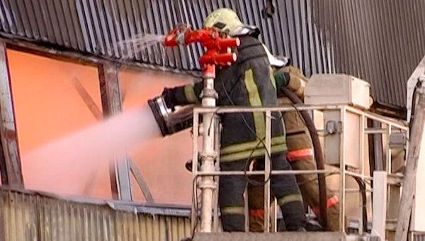 Пожар уничтожил склад горюче-смазочных материалов в Мурманске