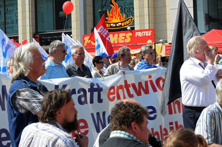 Темами митинга были достойная зарплата и социальная защищенн