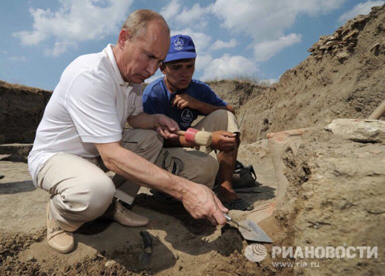 Посещение В.Путиным археологических раскопок древней Фанагории на Таманском полуострове