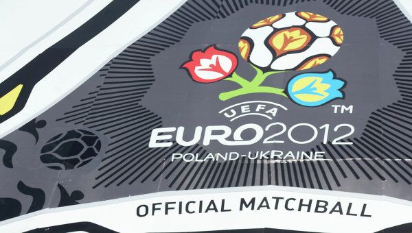 Рекламный баннер в виде официального мяча Евро-2012