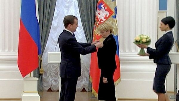 Медведев в Кремле вручил орден Дружбы доктору Лизе