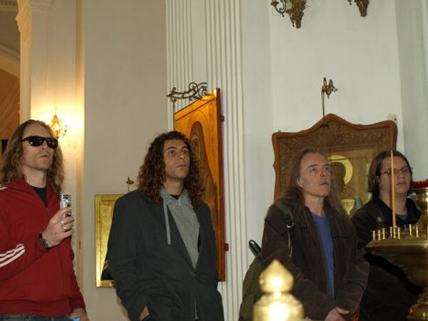 Нидерландские Led Zeppelin сыграли концерт и посетили храм в Москве