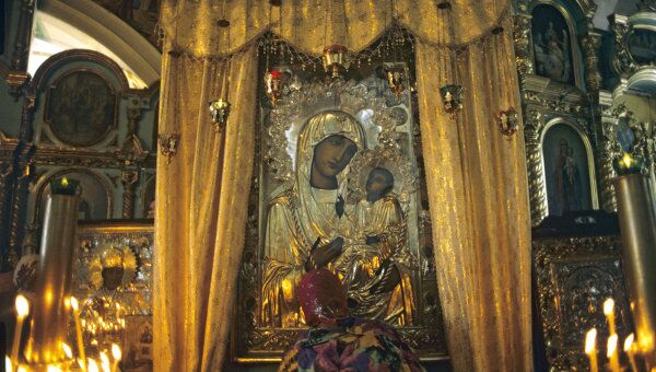 Иверская икона Божией Матери в церкви святых апостолов Петра и Павла