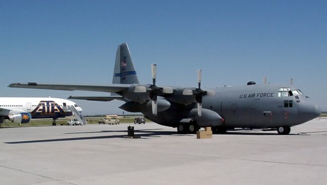 Военно-транспортный самолет C-130 Геркулес, архивное фото