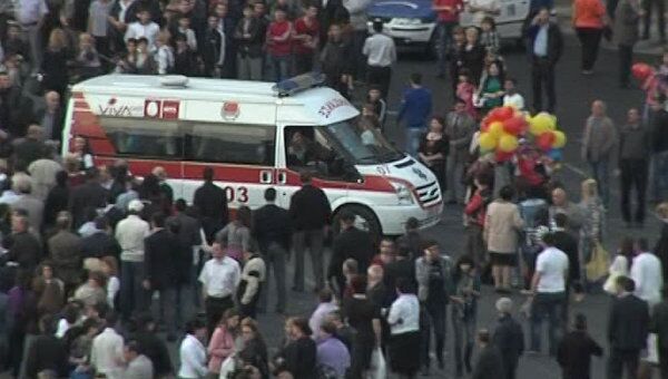 Взрыв воздушных шаров на митинге в Ереване. Кадры с места ЧП