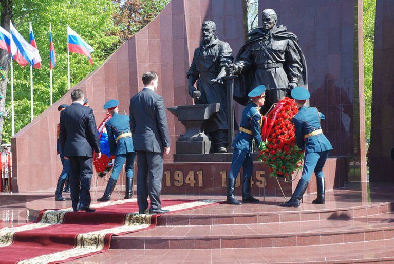 Час славы: москвичи отдали дань уважения ветеранам