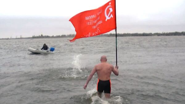Пловцы преодолевают 67-километровый маршрут в честь Победы