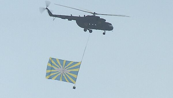 Вертолеты репетируют парад Победы. Съемка из кабины Ми-8