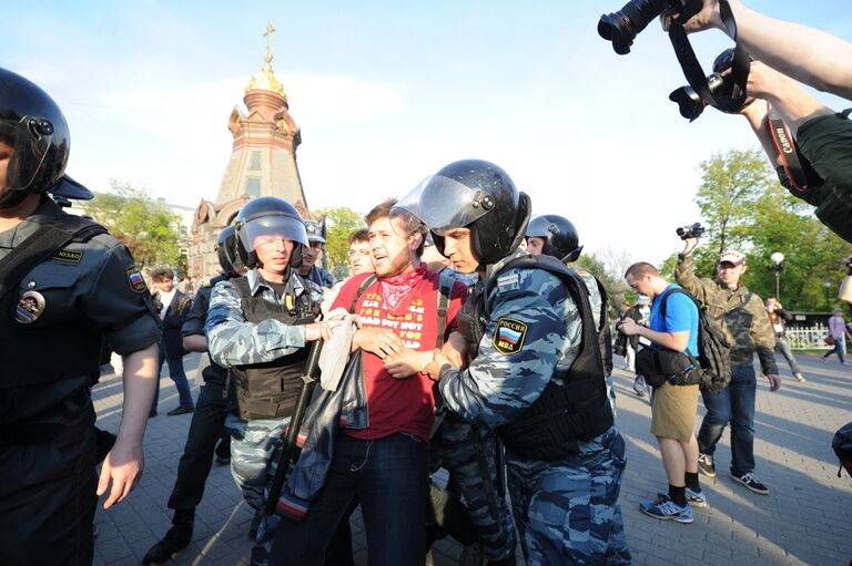 Акция протеста оппозиции у станции метро Китай-город в Москве