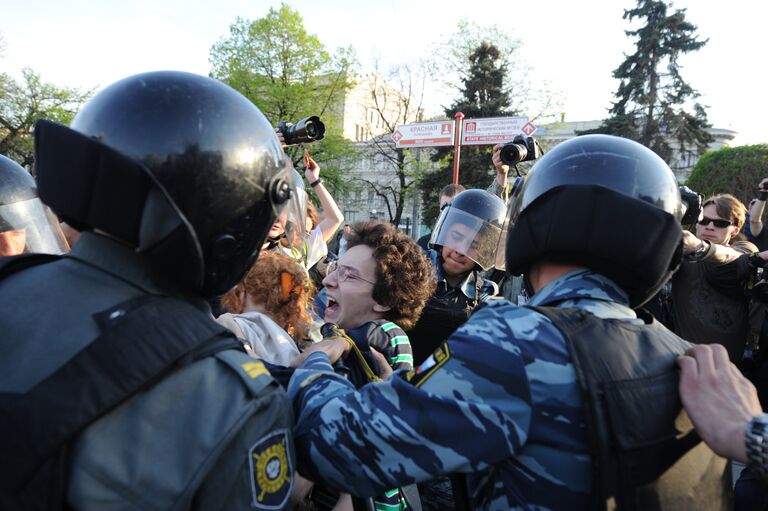 Акция протеста оппозиции у станции метро Китай-город в Москве