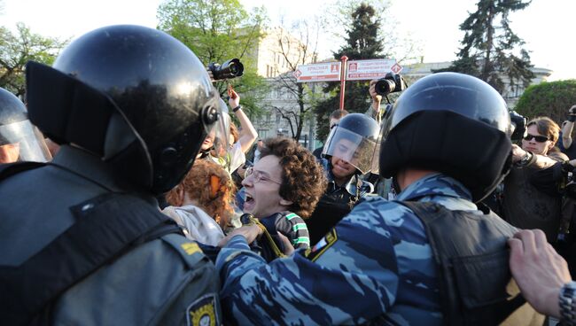 Акция протеста оппозиции у станции метро Китай-город в Москве