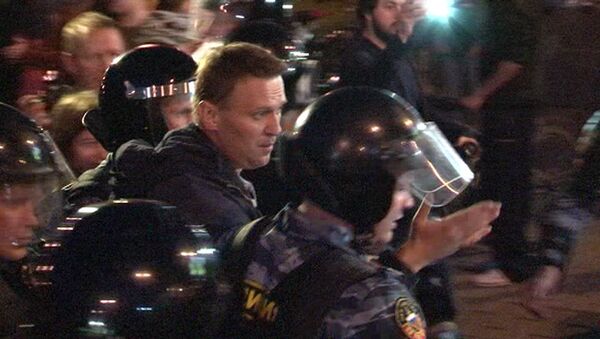 Навального и Удальцова задержали в центре Москвы под крики Позор!