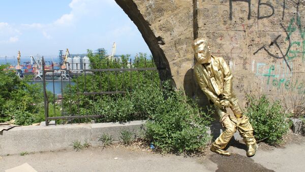 Шуточный фонтан в виде фигуры Сталина установили в Одессе
