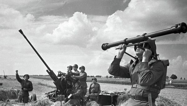 Август 1943 года. Советские зенитчики в районе боев на Курской дуге.